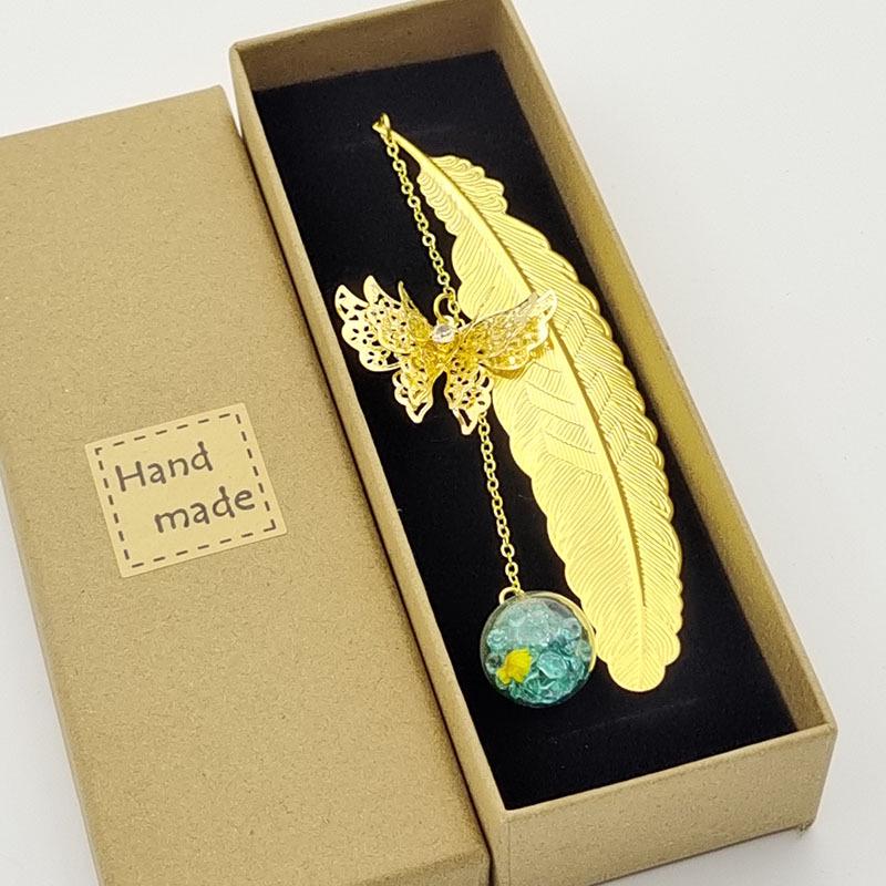 Popular Chinese Metal Feather Bookmark with Dried Flower and Butterfly Design - Perfect Teacher's Day Gift