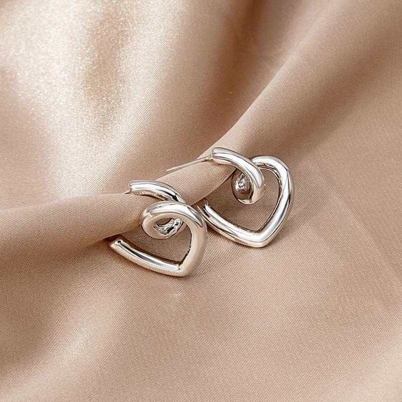Line Heart Stud Earrings Female Personality Design Sense Cold Wind Twist Knotted Love Peach Heart Earrings