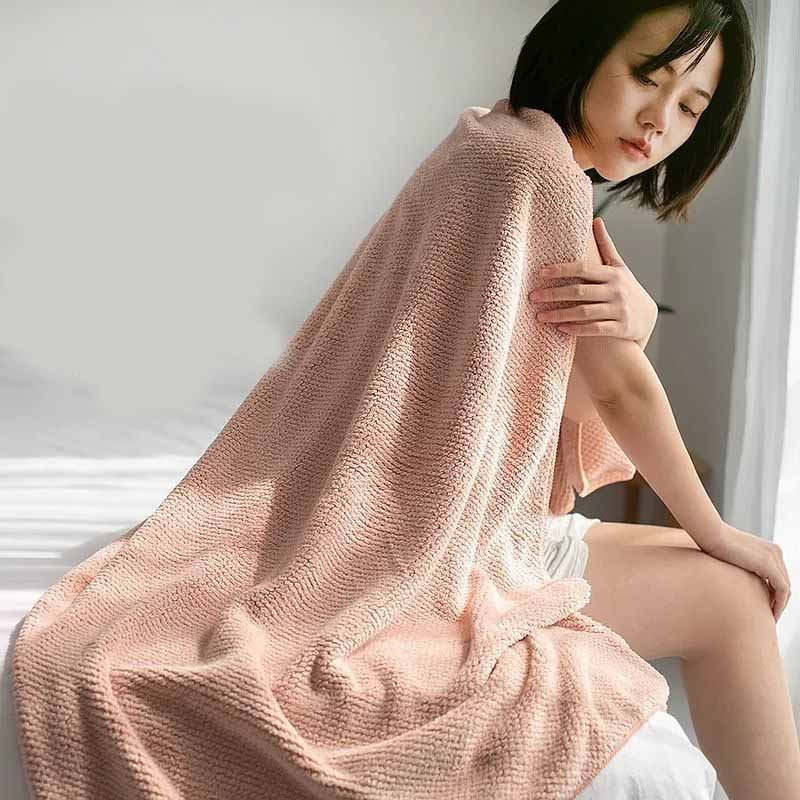 Prosop mai mare Prosoapele de baie sunt mai absorbante decât bumbacul pur, fără decolorare, fără căderea părului. Baie pentru adulți