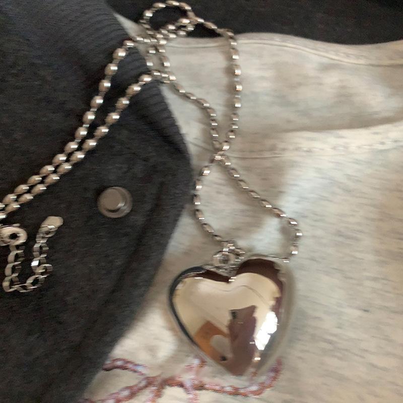 Niche Exaggerated Big Love Metal Long Necklace Women'S Light Luxury Simple Exquisite Versatile Neck Chain Collarbone Chain