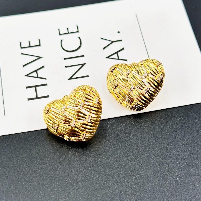 High Sense Micro Diamond Fashion Zircon Light Luxury Love Stud Earrings Woven Pattern High Sense Earrings золотой