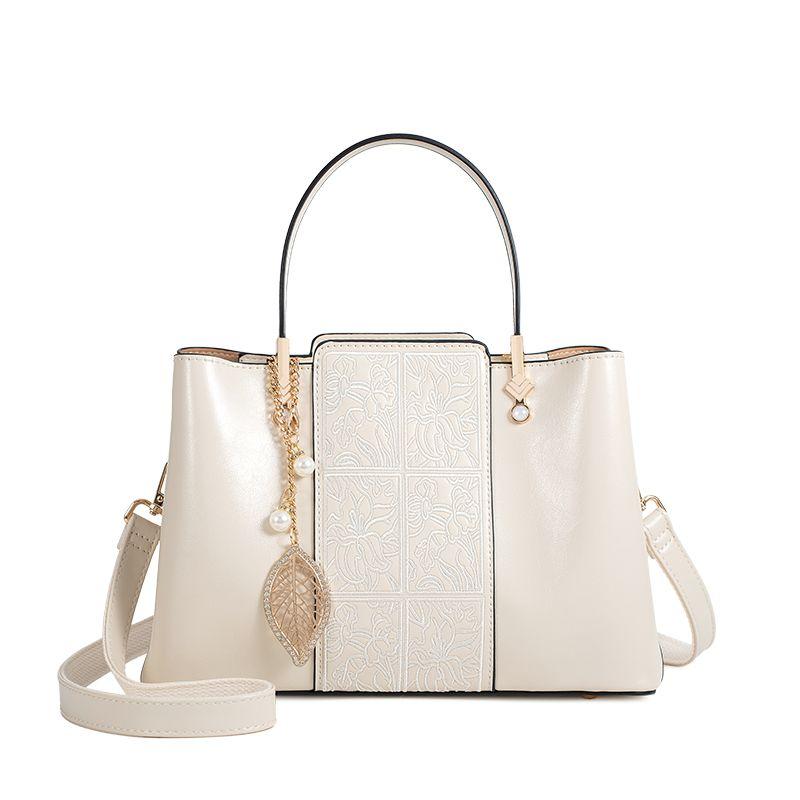 

Новая китайская сумочка для ципао, чтобы подарить маме, вышивка Oil wax skin Embroider rice White