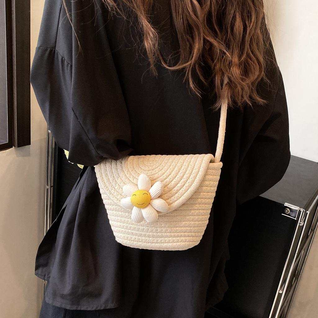 Spring and Summer Korean Cute Little Fragrant Wind Woven Small Flower Contrasting Color Women's Bucket Bag New Women's Shoulder Messenger Bag