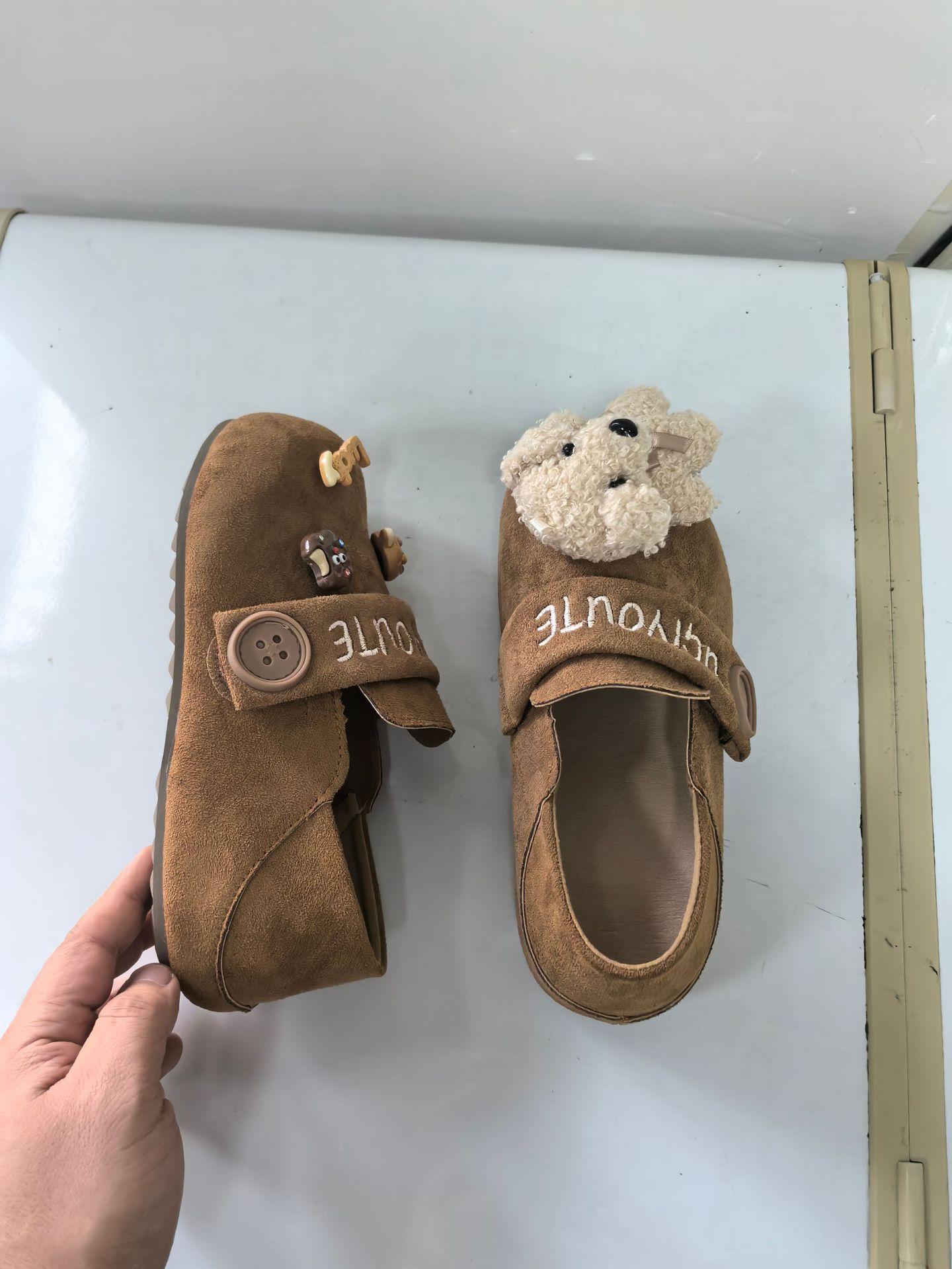 

Модные мультяшные печеньки ретро стиль круглый носок Birkenstocks женские тренд 2025 осень кукла медведь новые универсальные одинарные туфли 40 верблюд