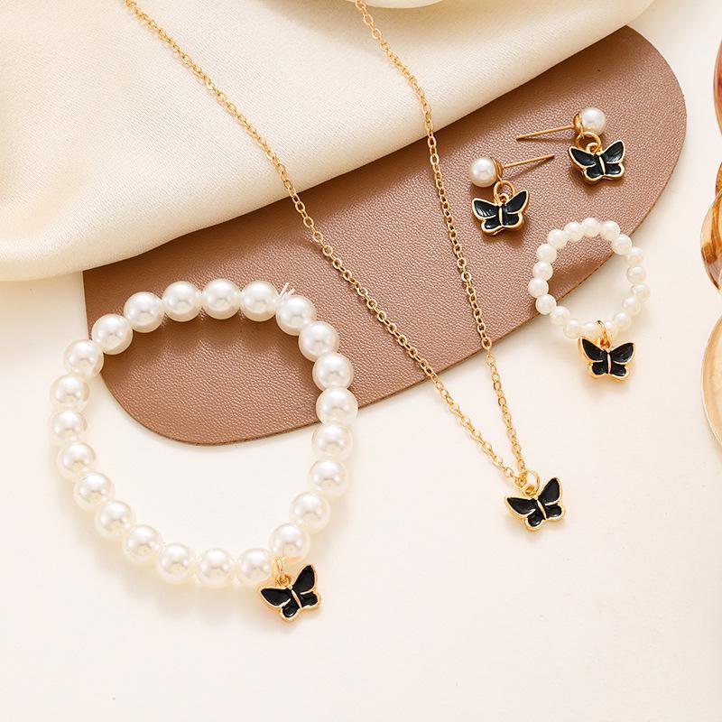 

Очаровательный комплект украшений «Бабочка из жемчуга»: Ожерелье, серьги, кольцо и браслет 4-piece set чёрный
