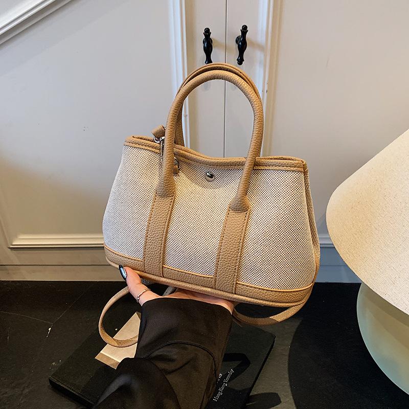 2025 Popular Niche Design Texture Handbag New Large-capacity Fashion Commuter Contrasting Color Tote Bag Women