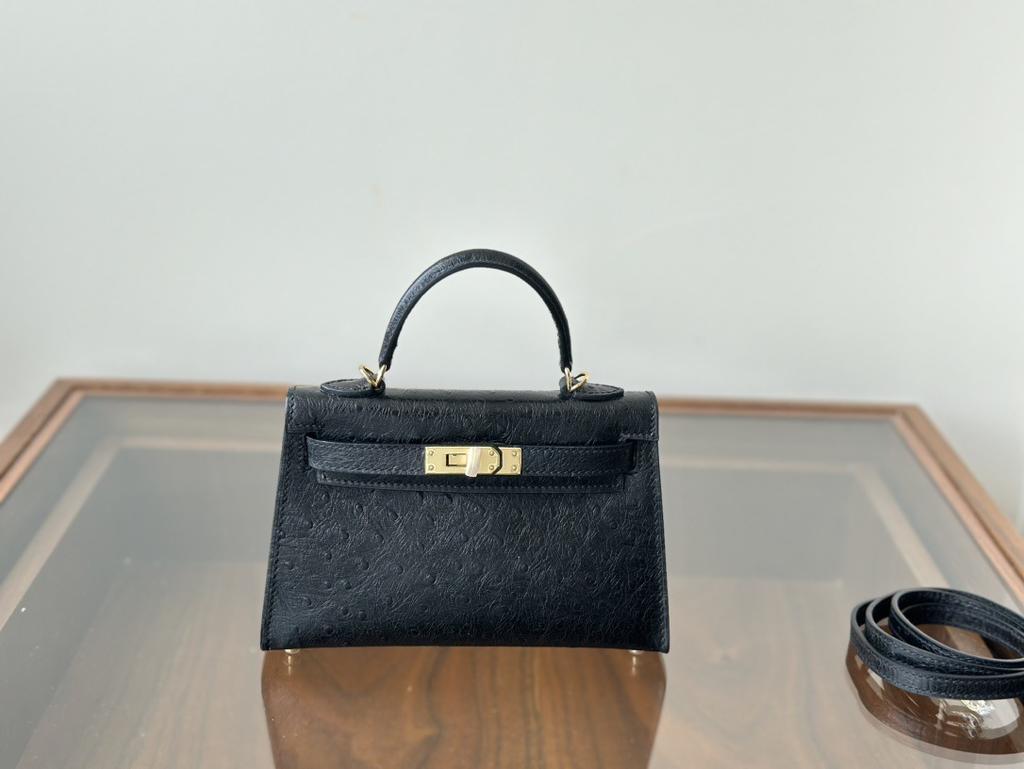 19 Sheepskin Single Leather Tote Bag With Five Metal Decorations