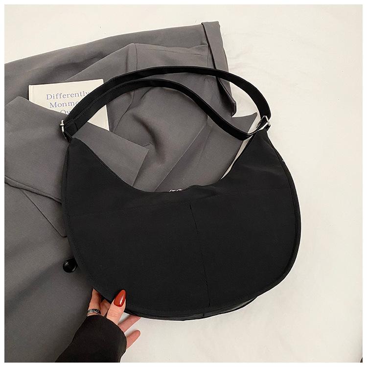 Today's Popular Small Bag Women's New Trendy Messenger Bag Women's Leisure Sports Shoulder Bag Versatile Dumpling Bag