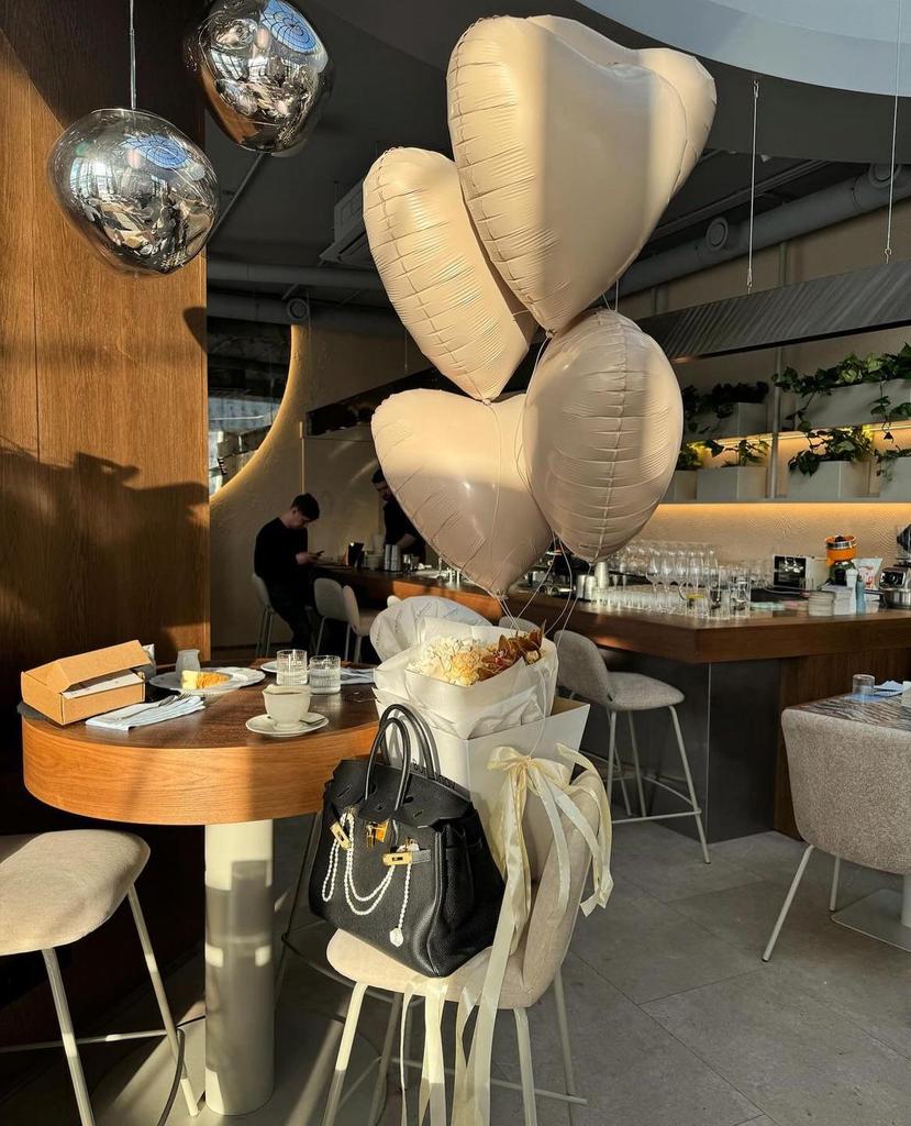 Red Heart-Shaped Helium Balloons for Valentine's, Proposal, Wedding, or Room Decoration