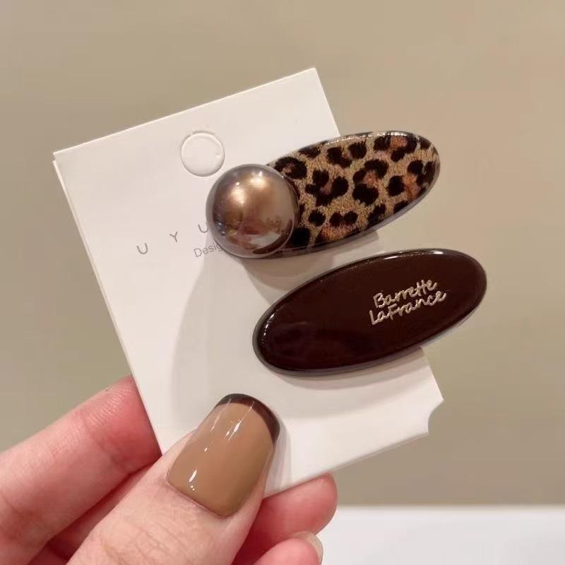Lazy Leopard Print Round Bead Hair Clip for Women