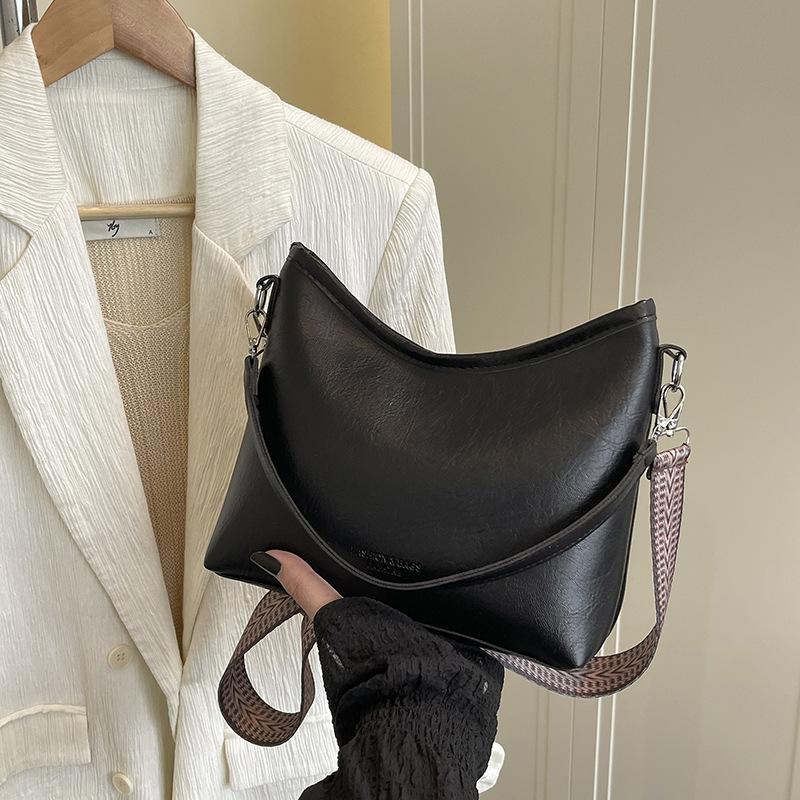 

Premium underarm bag women s autumn and winter new handbag commuter versatile shoulder messenger bag