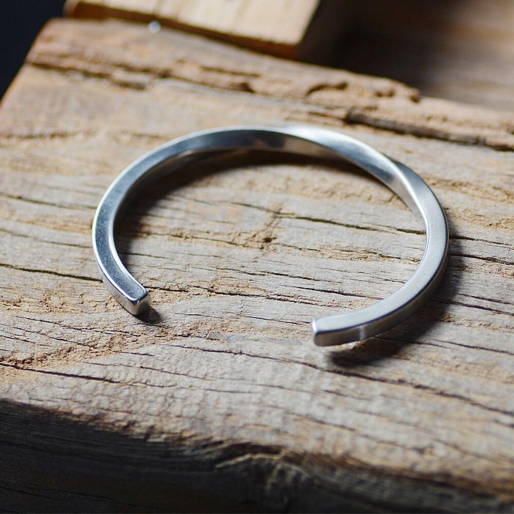 New Arrival “Never Give Up” Engraved Letter Twist Open Bangle Men Women Vintage Cuff Bracelets Bangle Jewelry