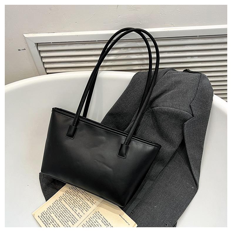 

Korean version of classic large-capacity solid color urban simple women s shoulder bag high-end fashion commuter handbag чёрный