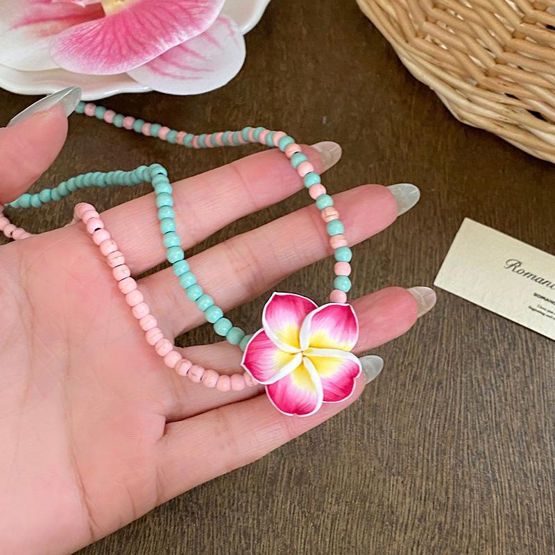 Two-color optimized stone beaded flower pendant necklace simple and unique design collarbone chain fashionable, fresh and sweet item decoration