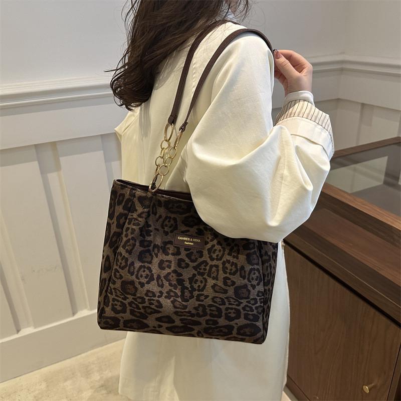 Trendy Leopard Pattern Tote Bag For Women Chic Minimalist Shoulder Handbag With Large Capacity