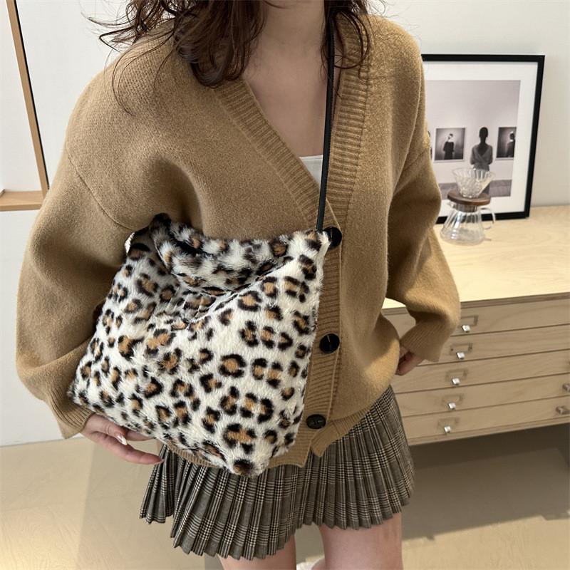 Chic Oversized Plush Leopard Print Tote Bag For Women In Brown White And Pink Perfect For Daily Outings