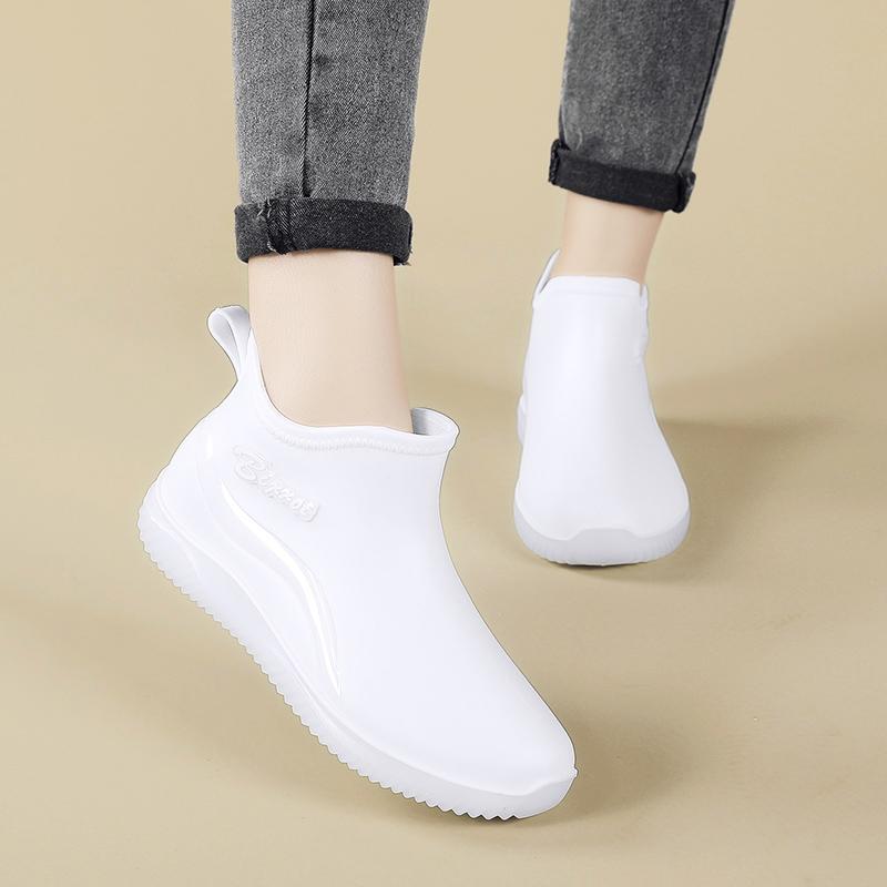 

2026 Женские Новые Милые Водные Туфли на Мягкой Подошве Короткие Резиновые Сапоги Летняя Модная Верхняя Одежда Нескользящие Стильные Резиновые Туфли 36 белый