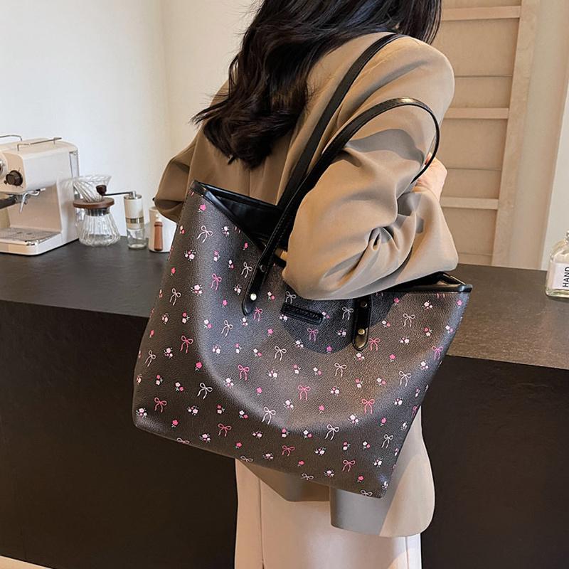 Cute and Sweet Cherry Print Tote Bag Niche Fashion Large Capacity Versatile Shoulder Bag For Women Travel Handbag Purse CLE