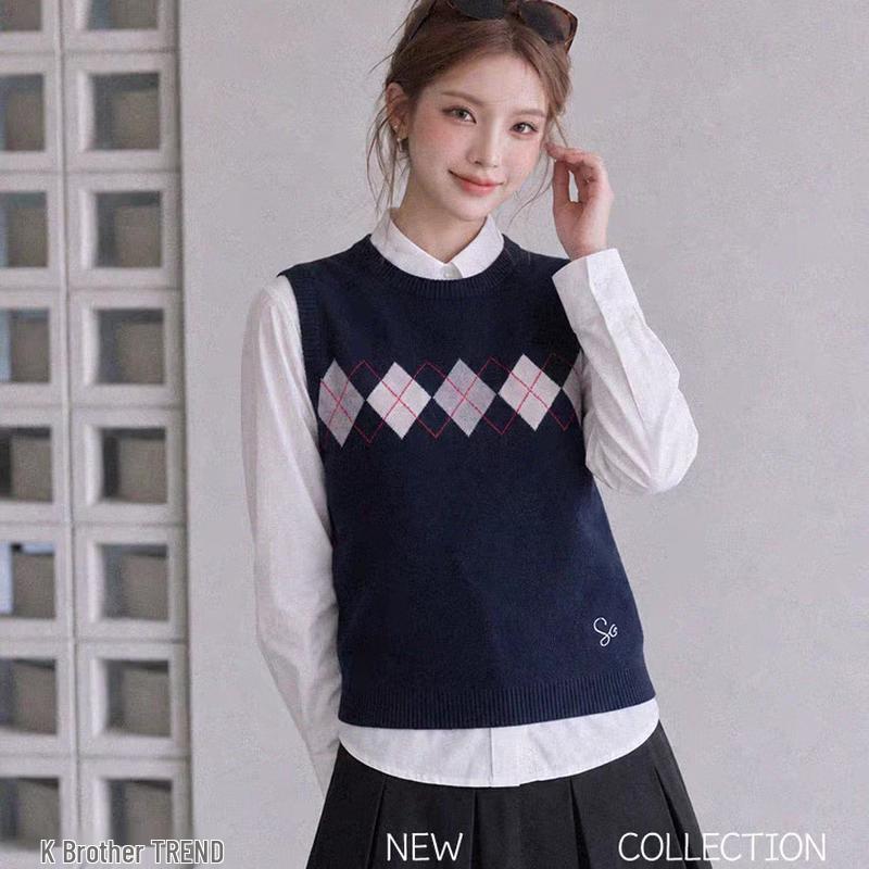 La Chapelle Argyle Knitted Vest