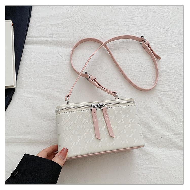 Korean version of high-end simple work commuter bag women's 2025 new fashion messenger small square bag retro box bag
