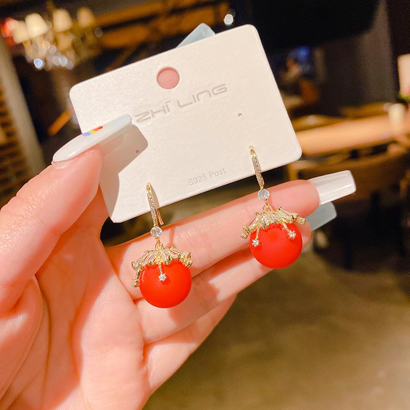 Fashion design sense Cute bunny fringed earrings Female creative sweet and cool exquisite stud earrings Versatile personality trendy earrings