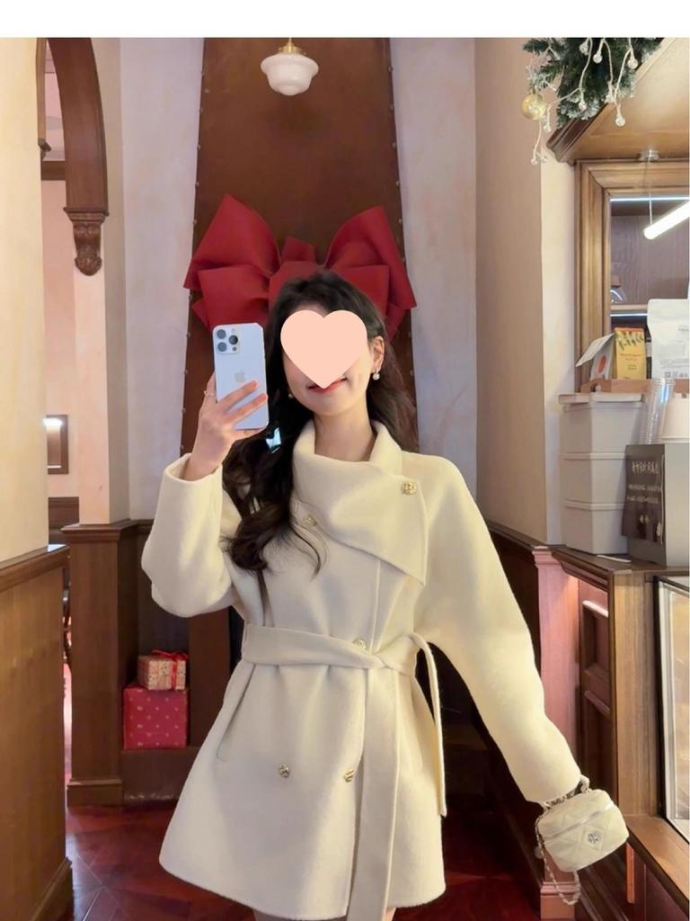 French Elegant Trench Coat: Cinched Waist Wool Overcoat for Petite Women - Unique Autumn/Winter Design.