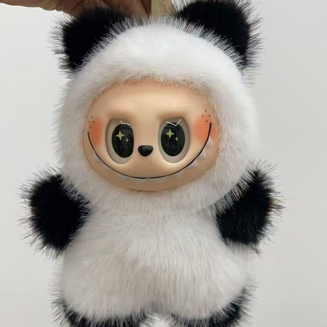 

2025 Горячий товар интернет-знаменитости 18см Подвеска-украшение панда Коллекция, Подарить детям, Подарить друзьям, Подарок на день рождения, Украшение для автомобиля 1pc