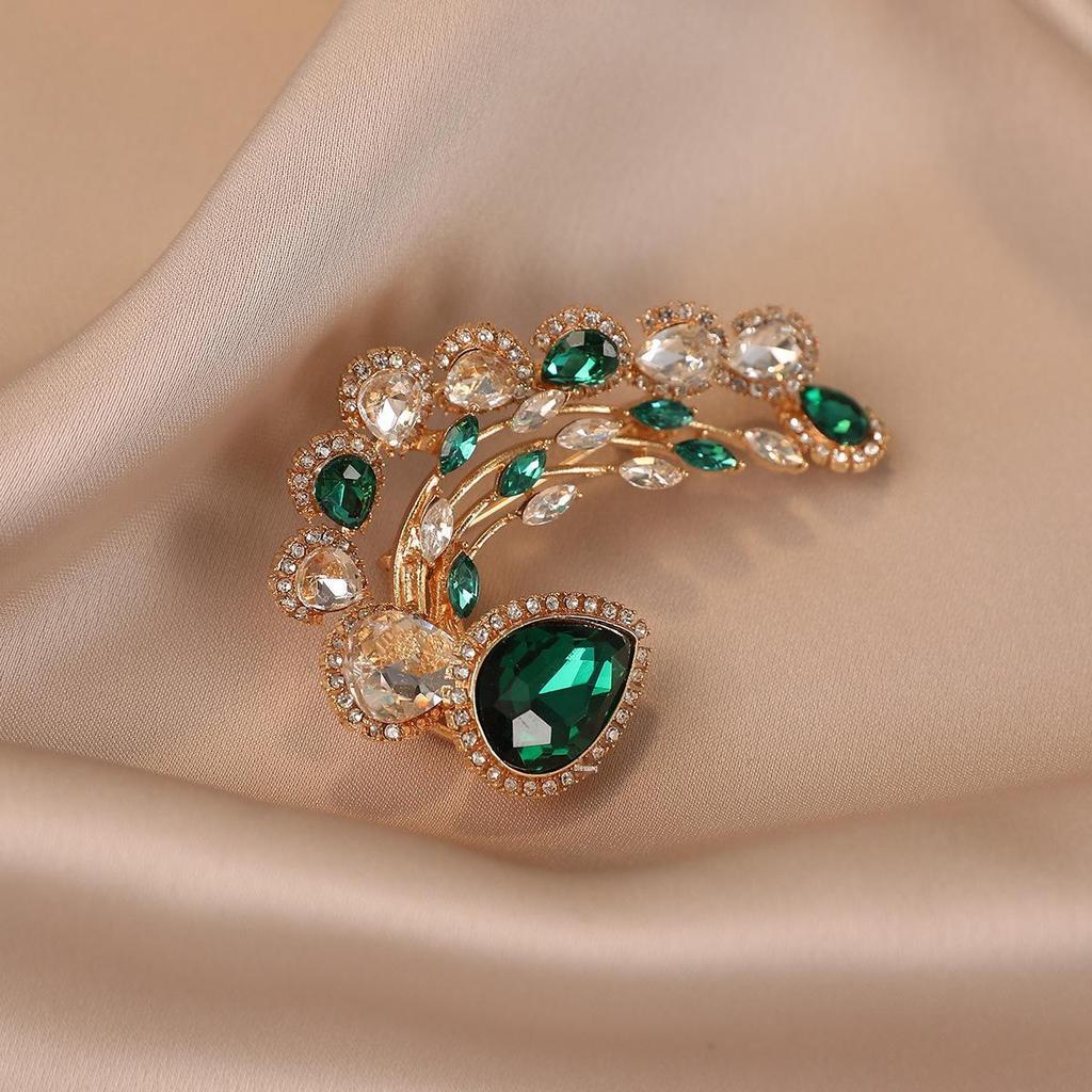 Ruyi Pipa Brooch: Elegant Classic Pearl Pin for Women’s Cheongsam