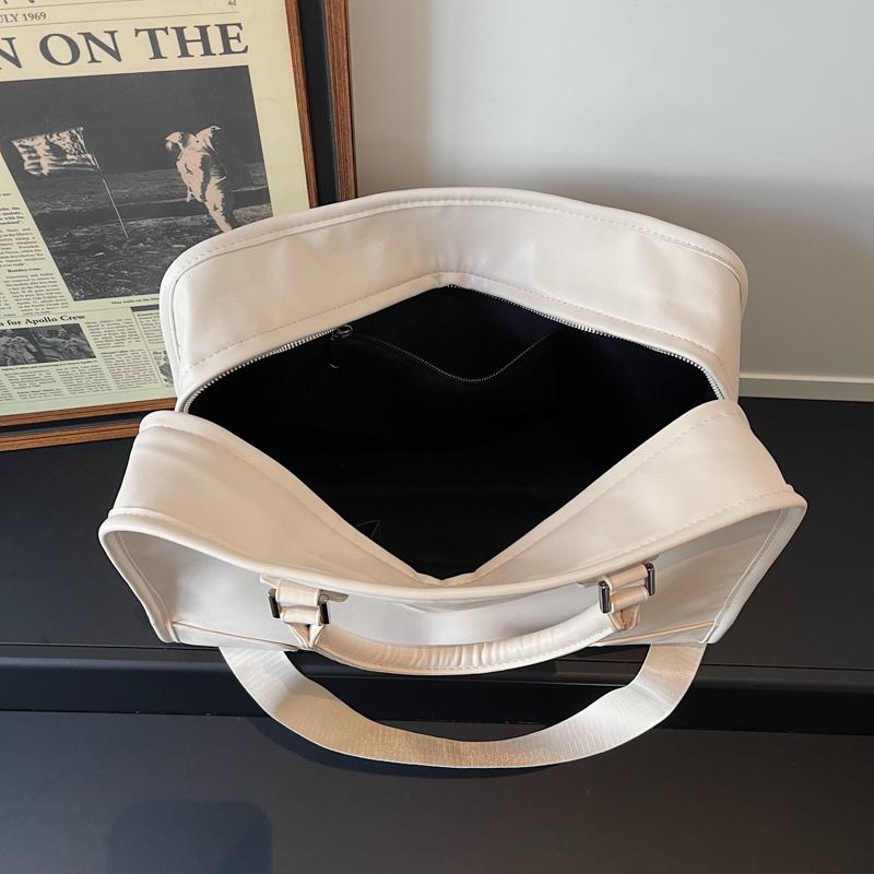 Premium Pu Duffle Bag for Unisex with Top Handle Stylish Travel Bag for Business and Weekend Trips
