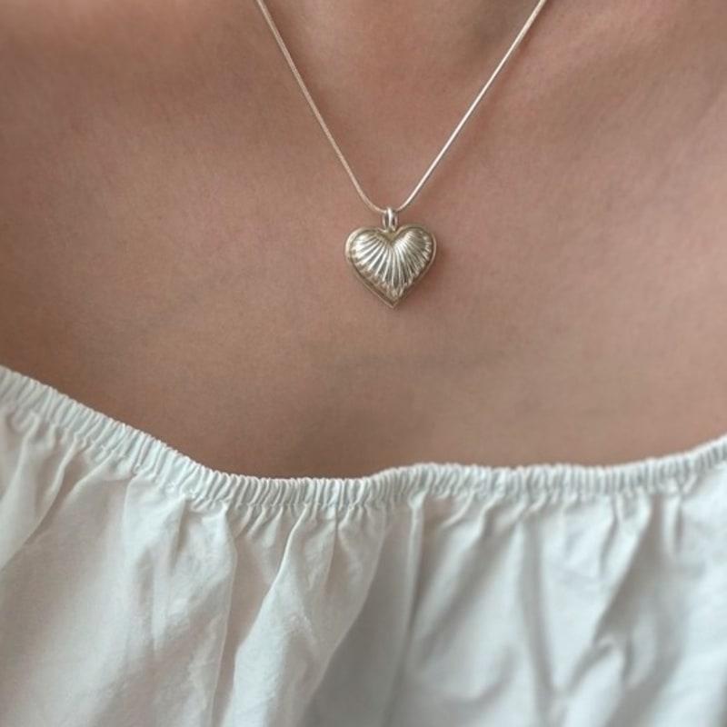 THE BORING Stripe Heart Necklace