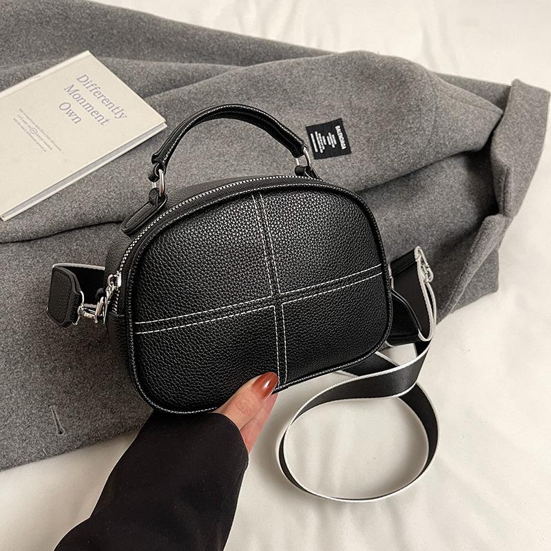 Popular Bag Women's Simple Messenger Bag Single Shoulder New Women's Bag 2025 Small Square Bag Commuter Bag