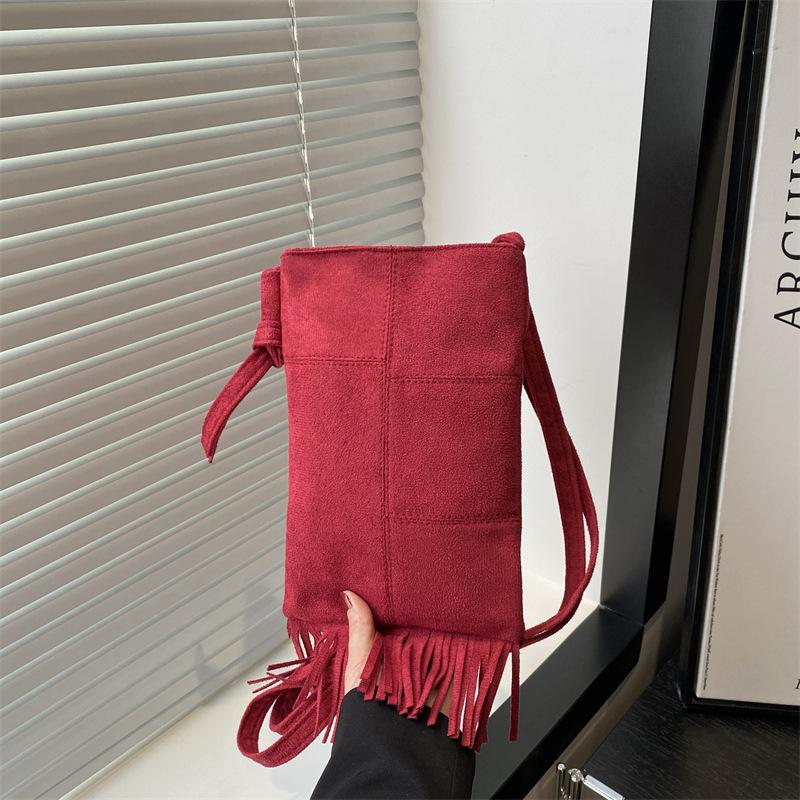 Niche design new women's bags spring and summer retro simple trend fringed single shoulder messenger bag vertical mobile phone bag