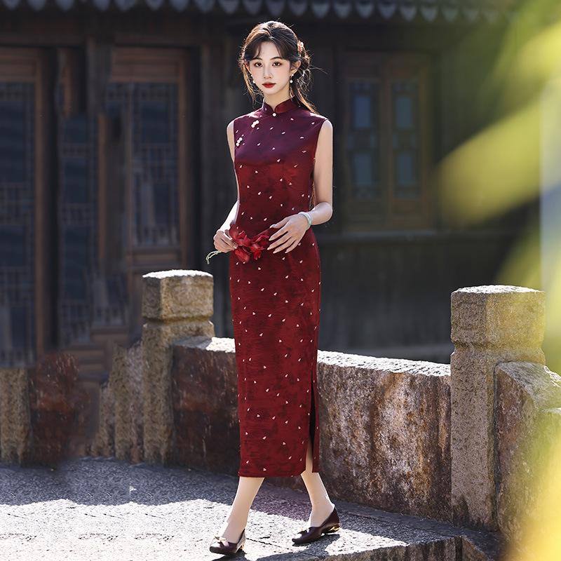 Dark red sleeveless national style new Chinese long cheongsam women's high sense 1011 new improved young spring and summer