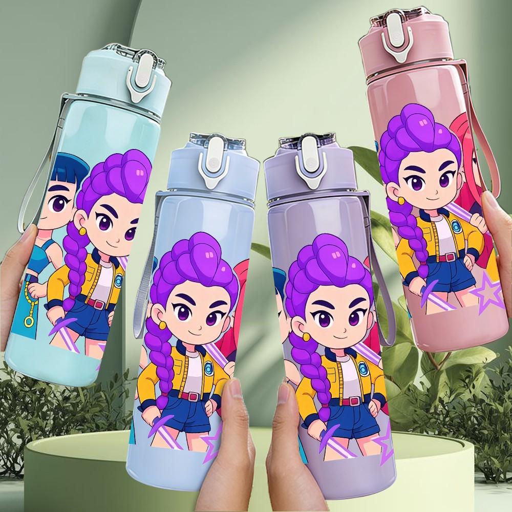1PC Fashion Colorful Girl Group 750ml Color Plastic Sports Water Bottle Leakproof Flip Straw Lid Suitable for Sports Office Home Use