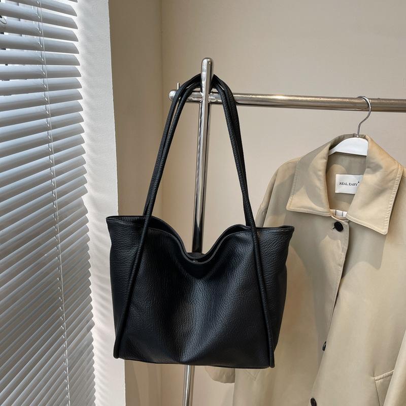 Simple and versatile bag women's large-capacity new casual shoulder bag niche class commuter tote bag