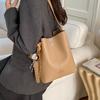 IELGY Ladies Messenger Bag Trendy Retro Shoulder Large Capacity Commuter Fashion Bucket Bag