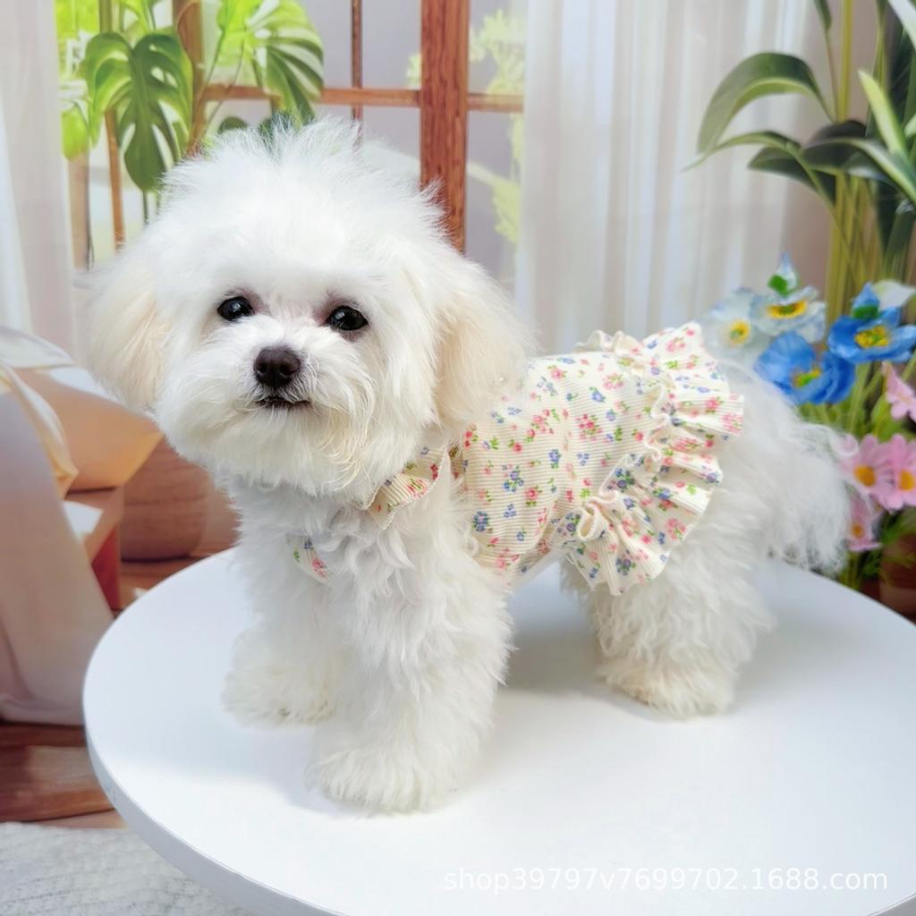 Pet clothing spring and summer floral suspender skirt princess style dog cat clothes are more breathable than bear thin styles