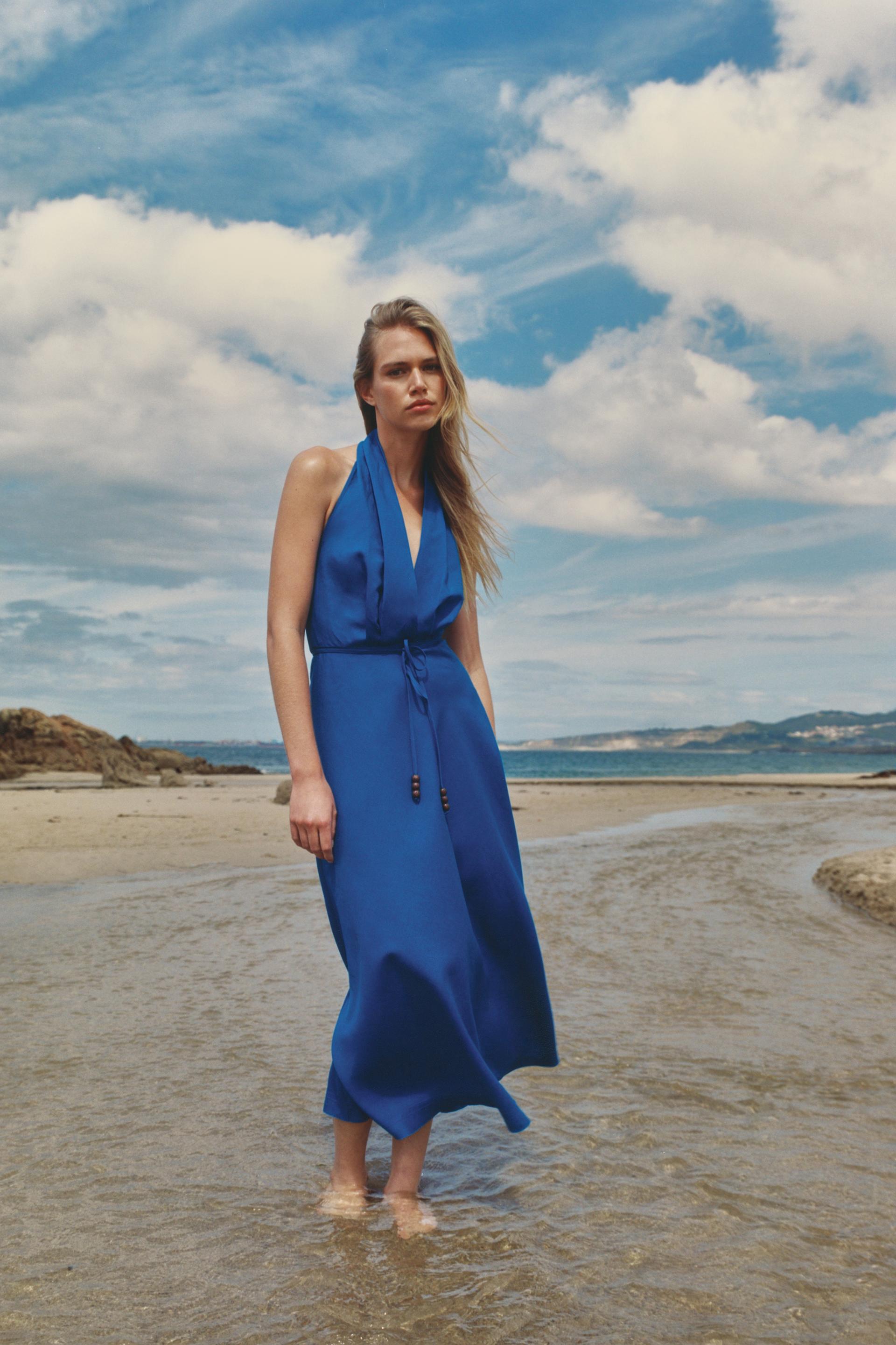 

ПЛАТЬЕ С ВЫРЕЗОМ ИЗ ЛЬНА