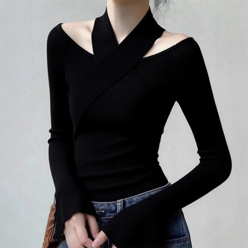 Winter High-end Sense, Light Luxury Fashion, Special Temperament, High-grade Black Neck-hanging Knitted Top for Women