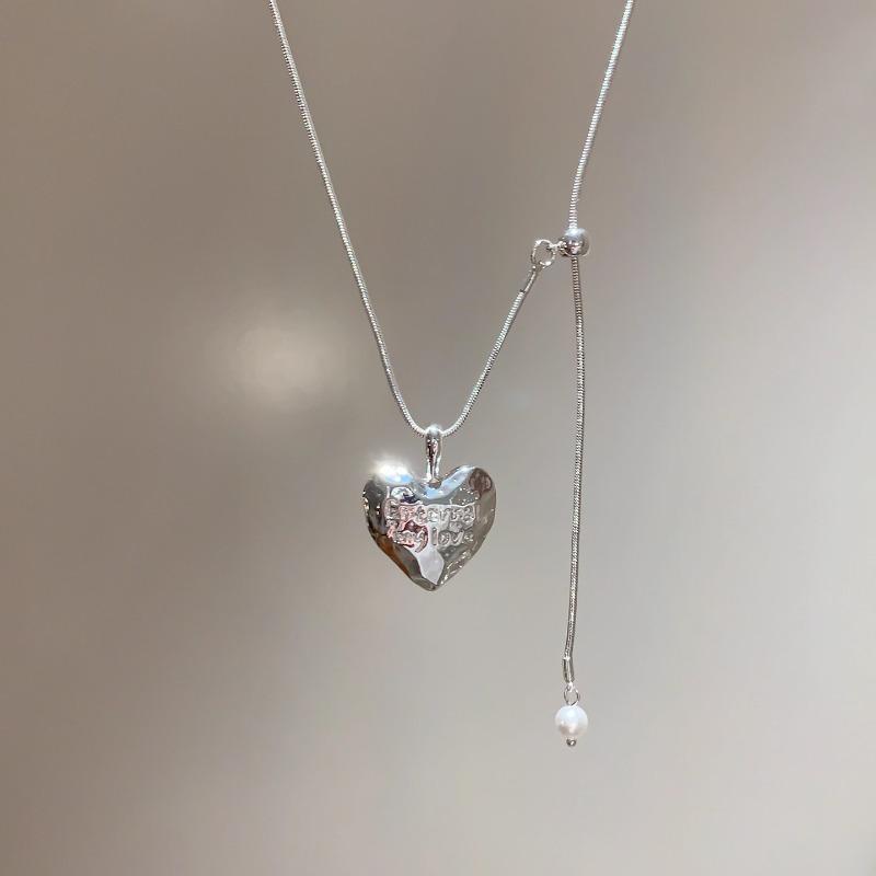 Funny Smooth Surface Metallic Cartoon Horse Flower Pendant Necklaces for Women Long Adjustable Wax Rope Chain Chokers