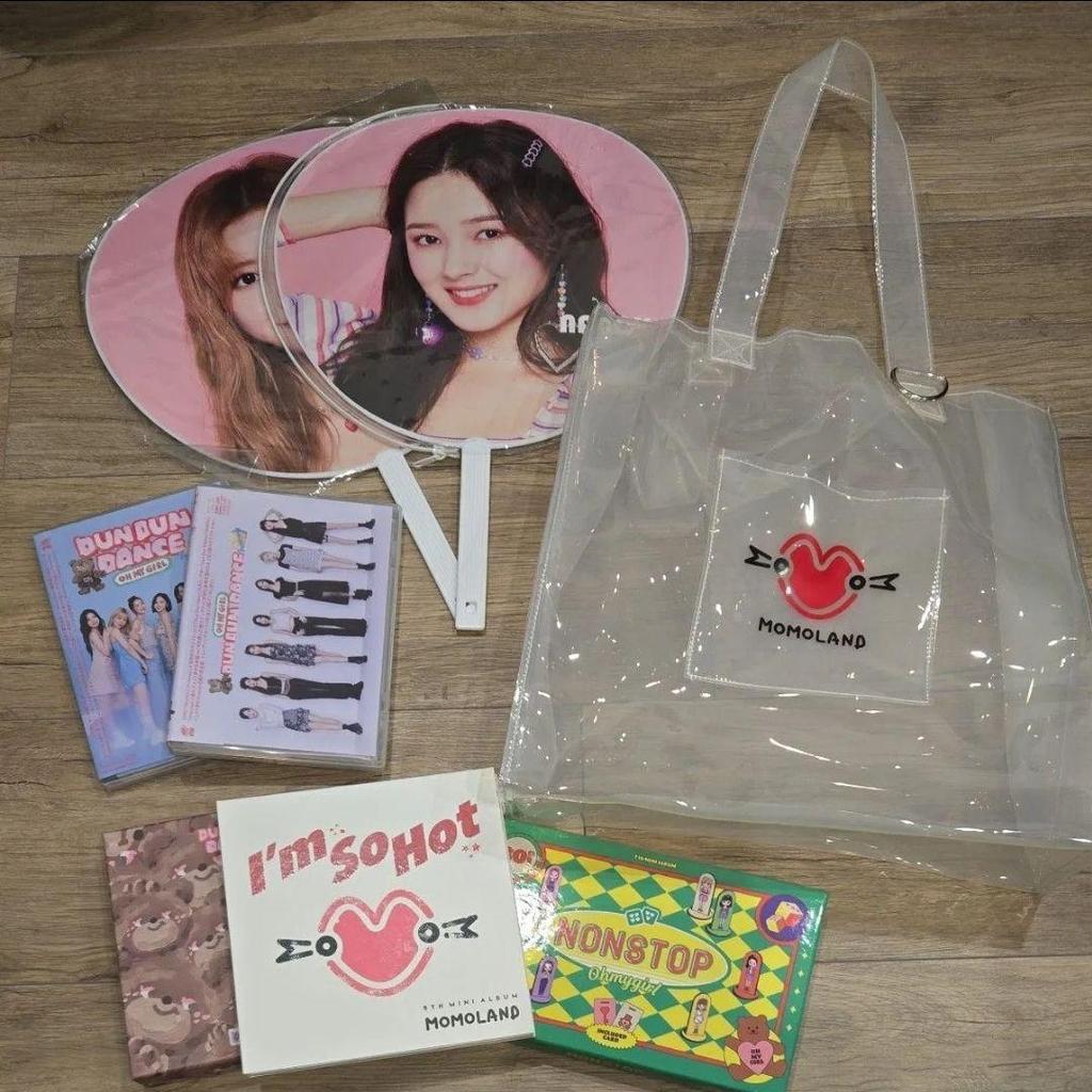 [USED] MOMOLAND Various Goods Set