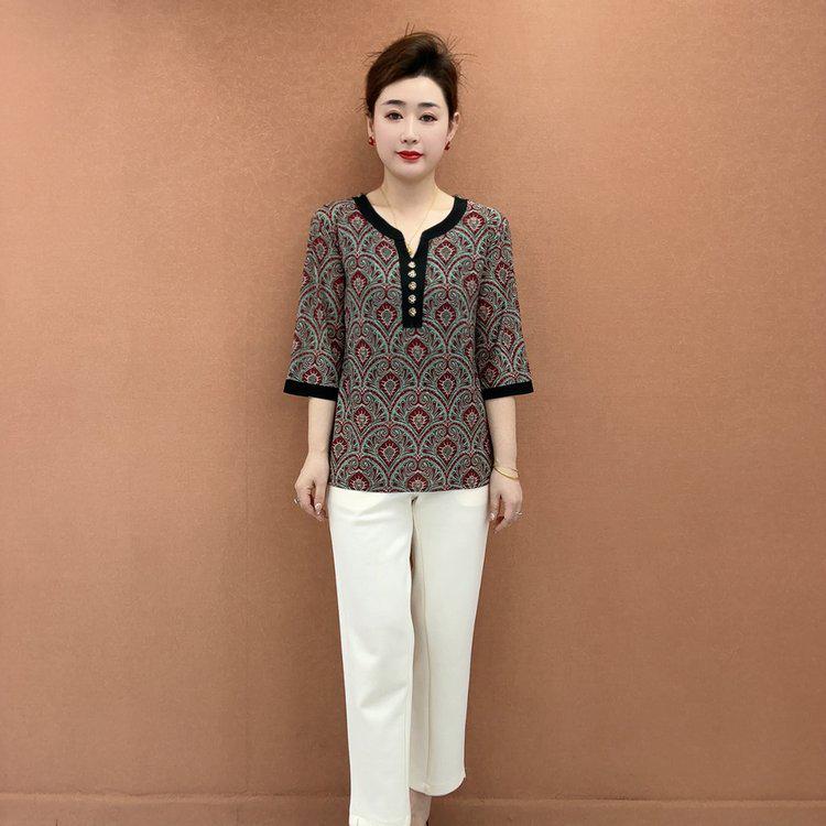 

Elegant Women s Stylish Printed Seven-Sleeve Top - Fashionable Slimming Wear for Moms XL (for 90-105 jin)