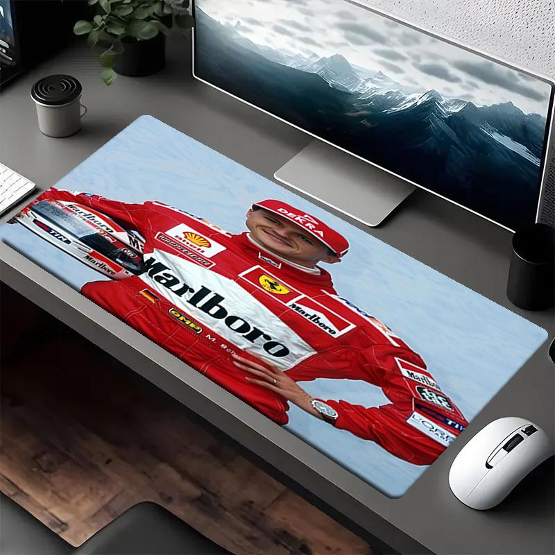 Michael Schumacher Motiv Mauspads, Rutschfeste Gummiunterseite, Multifunktionales Büro- & Wohnraumdekor, Perfekt zur Personalisierung des Arbeitsplatzes.