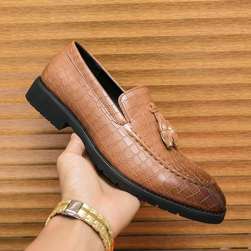 Black Brown New Gentleman Patent Leather Wedding Party Dress Shoes Designer Male Tassels Formal Footwear Sapatos Tenis Masculino