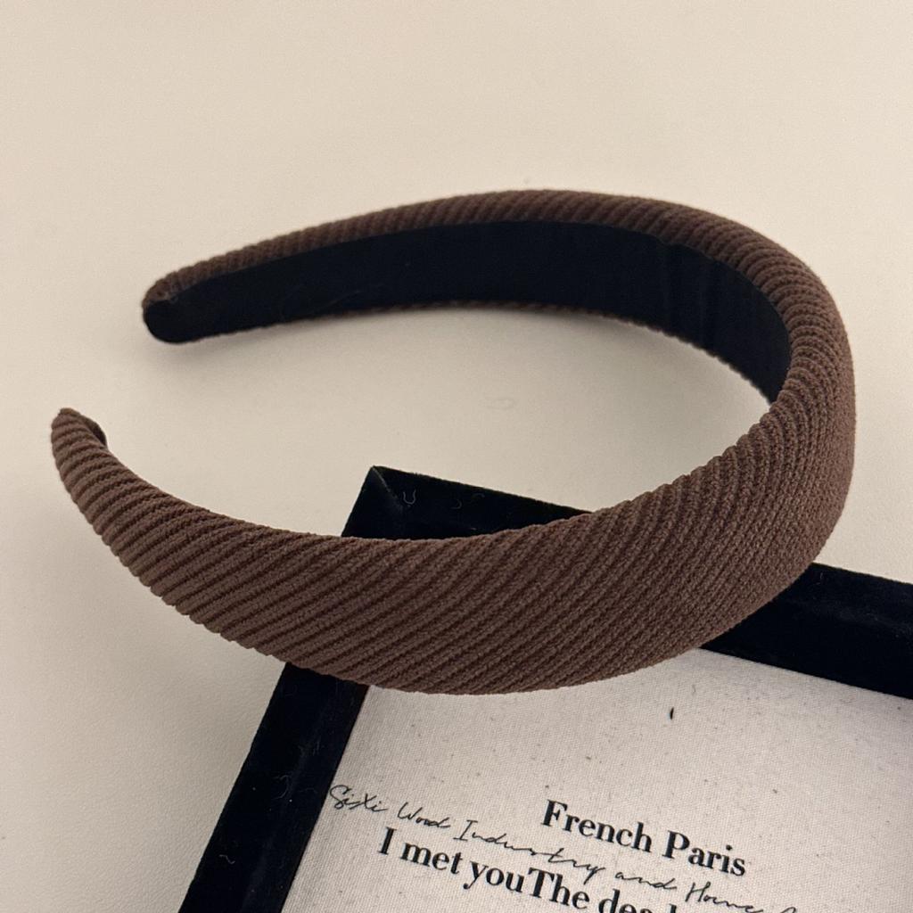 A Must-have for The Autumn and Winter Atmosphere, This Wide-brimmed Sponge High-top Checkered Headband