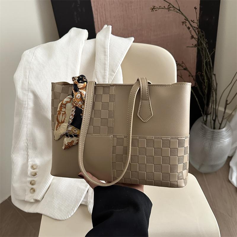 

Fashion bag women s 2025 new commuter large-capacity tote bag high-end sense versatile single shoulder casual class bag хаки
