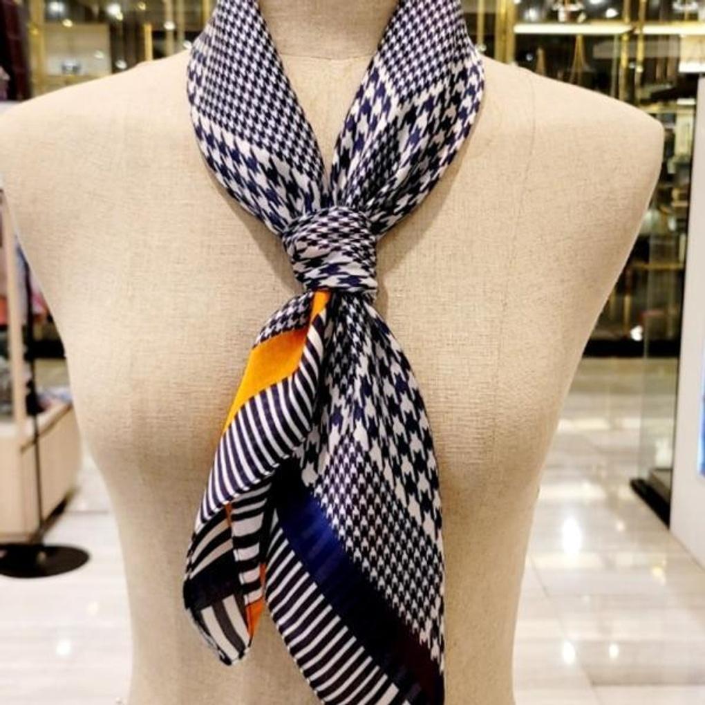 Czech Petit Scarf E21S2PO227