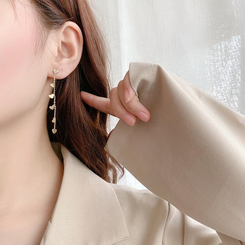 Light Luxury Simple Love Heart Long Fringed Earrings Personalized Fashion Niche Stud Earrings