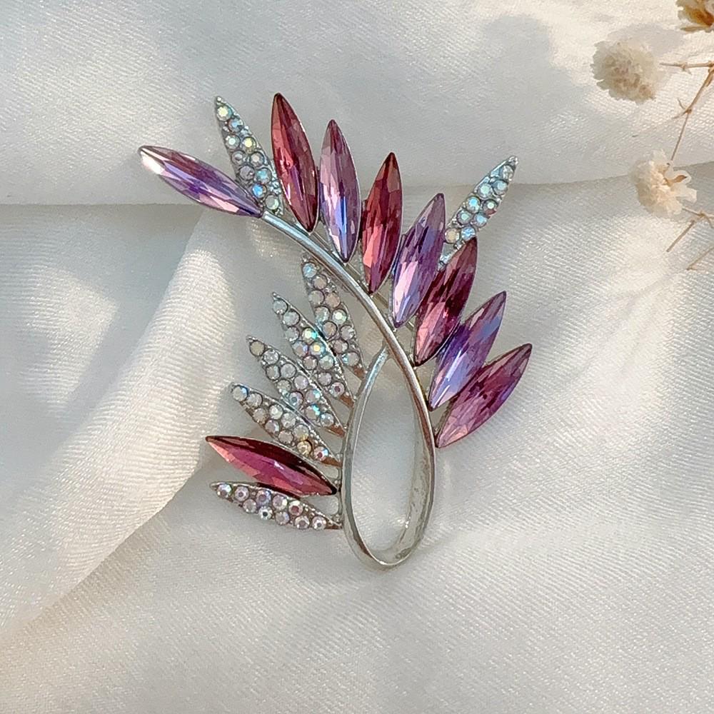 Elegant Pearl Tulip Brooch - Simple and Sophisticated Clothing Accessory