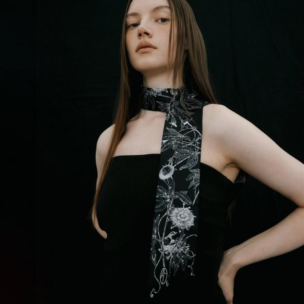 Avvina Pelle Botanic Garden Long Twilly Silk Scarf   Black Single option